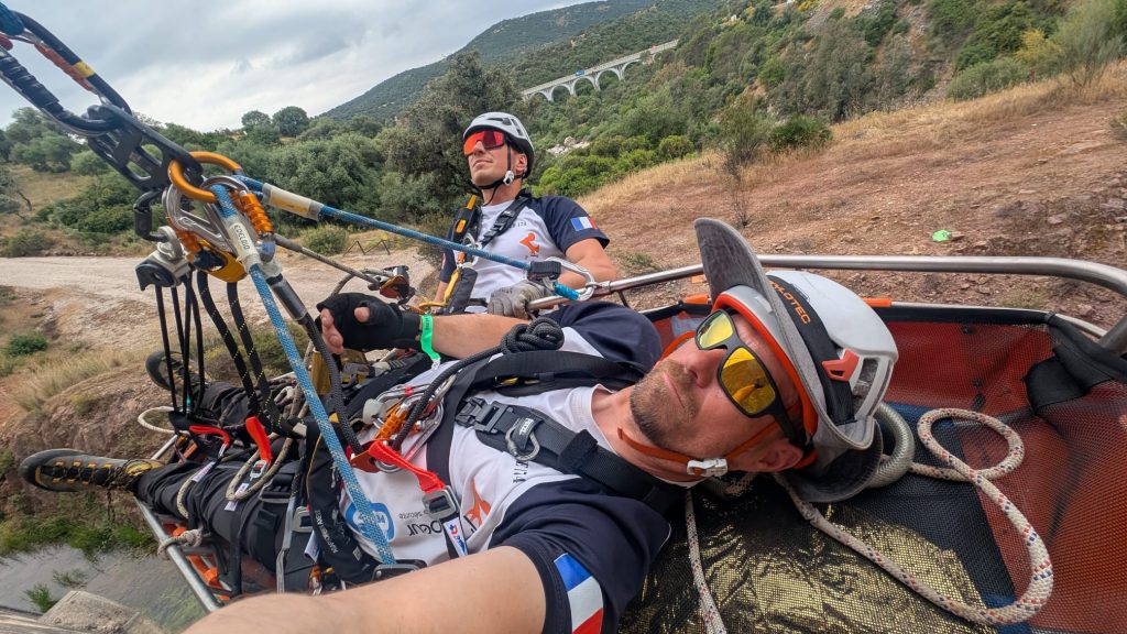 Membres de Rescue 174 réunis sur le terrain